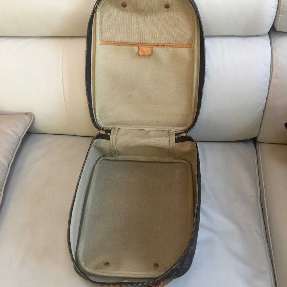 **SOLD PLEASE DO NOT BUY**Louis Vuitton Excursion Tote Bag - Picture 9 of 13